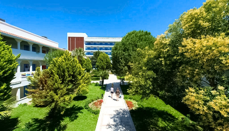 هتل فلورا گاردن افسوس کوش آداسی